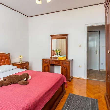 Apartman In With Kitchen Lovran