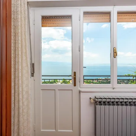 Apartmán In With House Sea View Lovran
