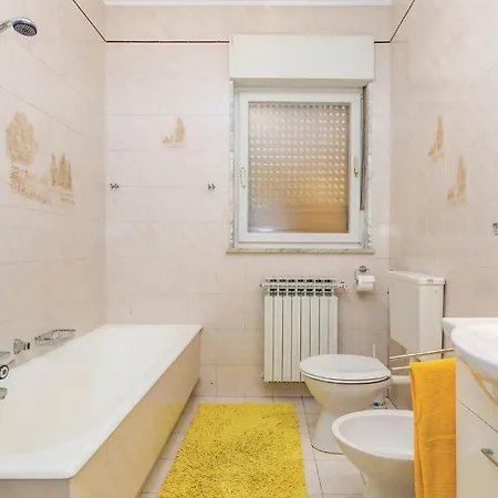 Apartment In With Kitchen *