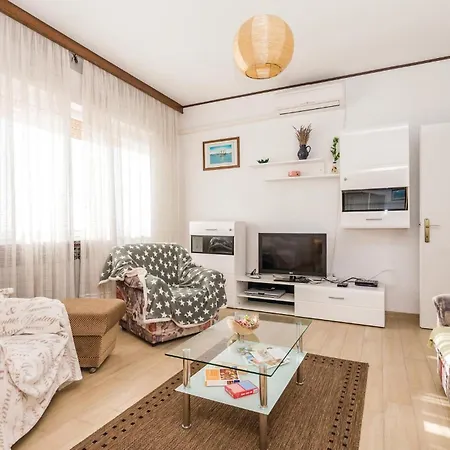 Apartment In With Kitchen Lovran