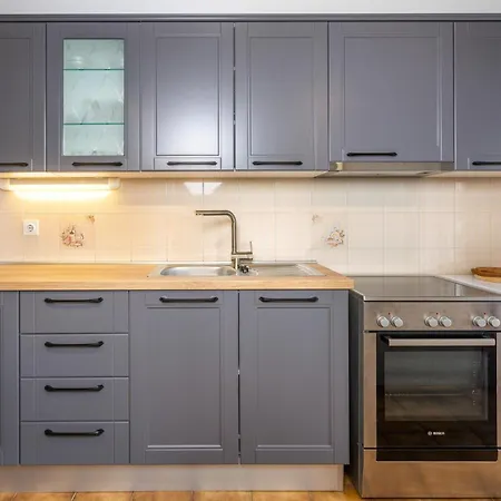Apartment In With Kitchen *