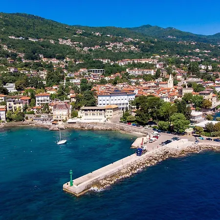 Lejlighed In With Kitchen Lovran