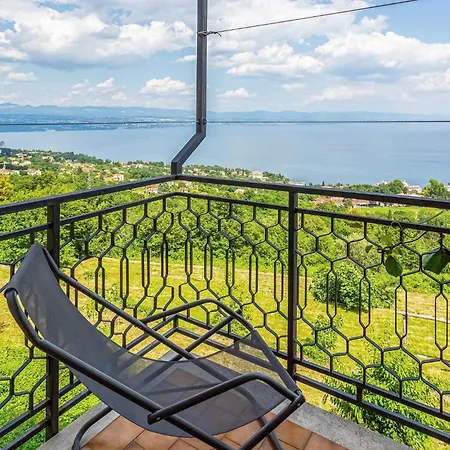 In With Kitchen * Lovran